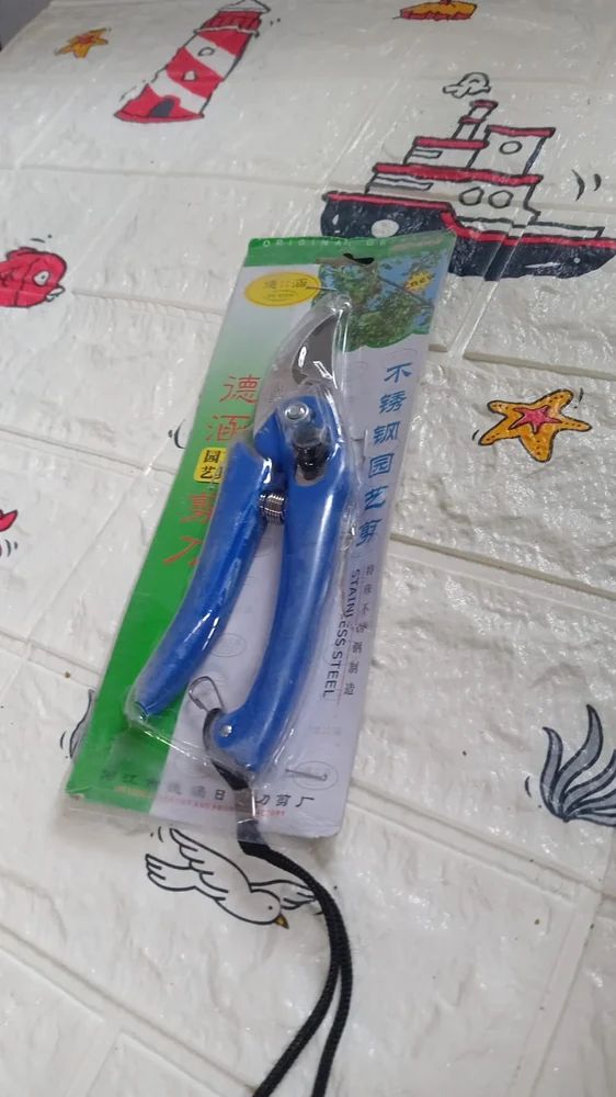 Premium Stainless Steel Garden Pruning Shears – Ergonomic Hand Pruner
